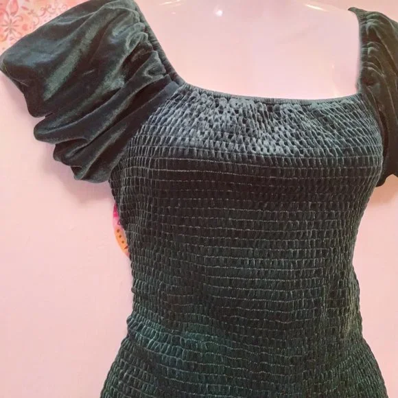 Simplee (L) Smocked Bodycon Off Shoulder Puff Short Sleeve Emerald Mermaid Dress - Picture 2 of 11